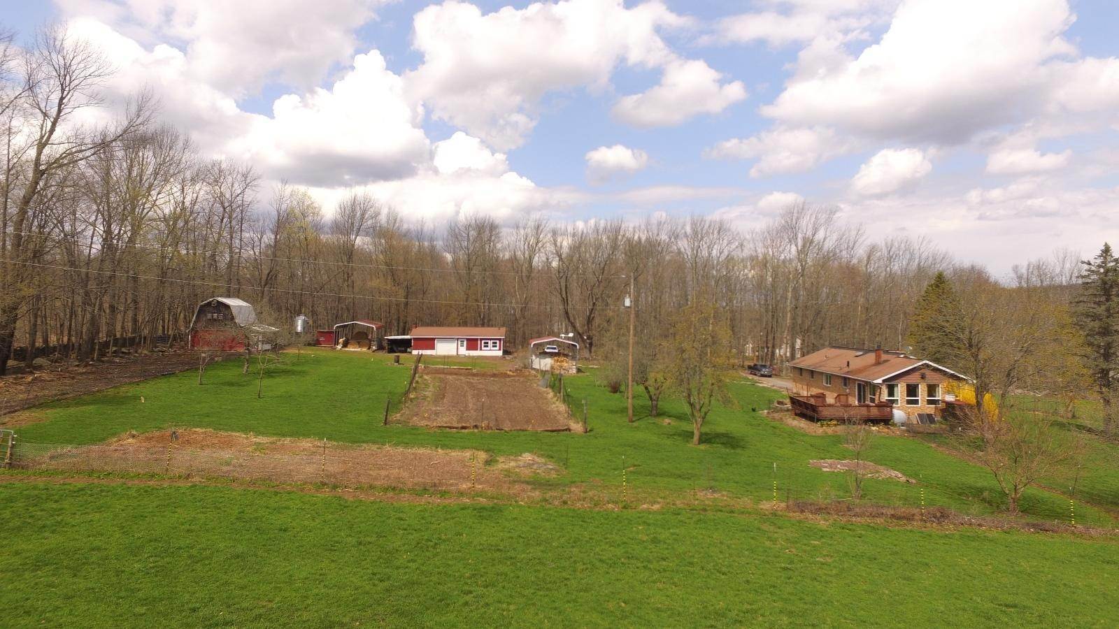 5. Single Family Homes for Sale at 15 Stonewall Farm Dr Honesdale, Pennsylvania 18431 United States