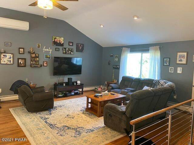 15. Single Family Homes for Sale at 153 Hatton Rd Hawley, Pennsylvania 18428 United States