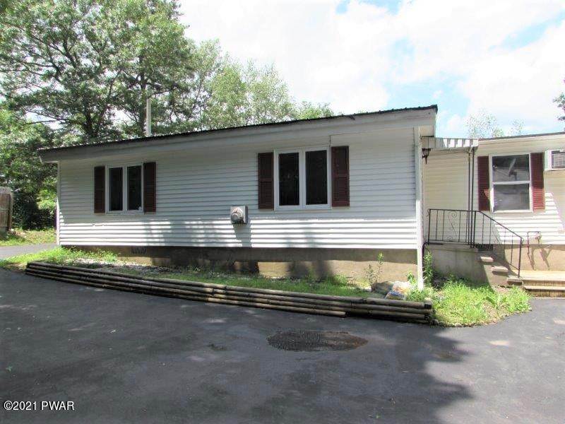 27. Single Family Homes for Sale at 246 Well Rd Greeley, Pennsylvania 18425 United States