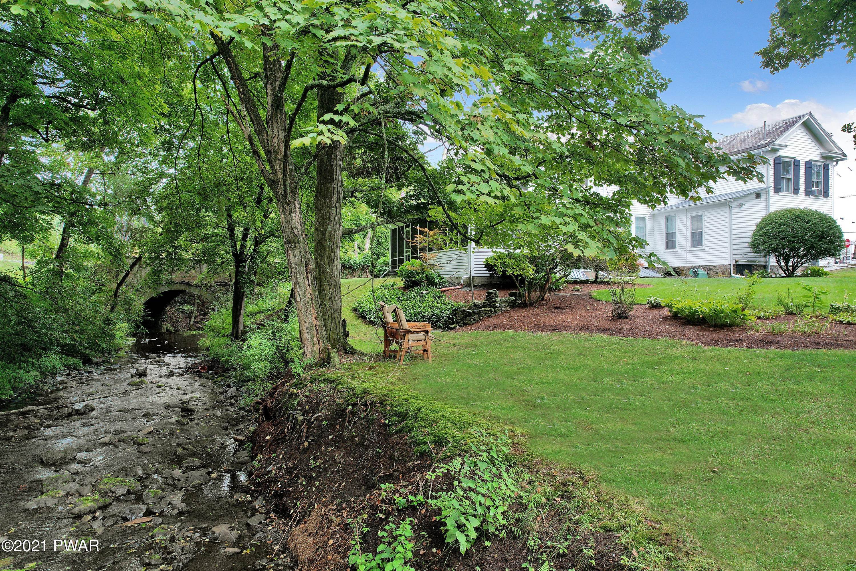 15. Single Family Homes for Sale at 800 Broad St Milford, Pennsylvania 18337 United States