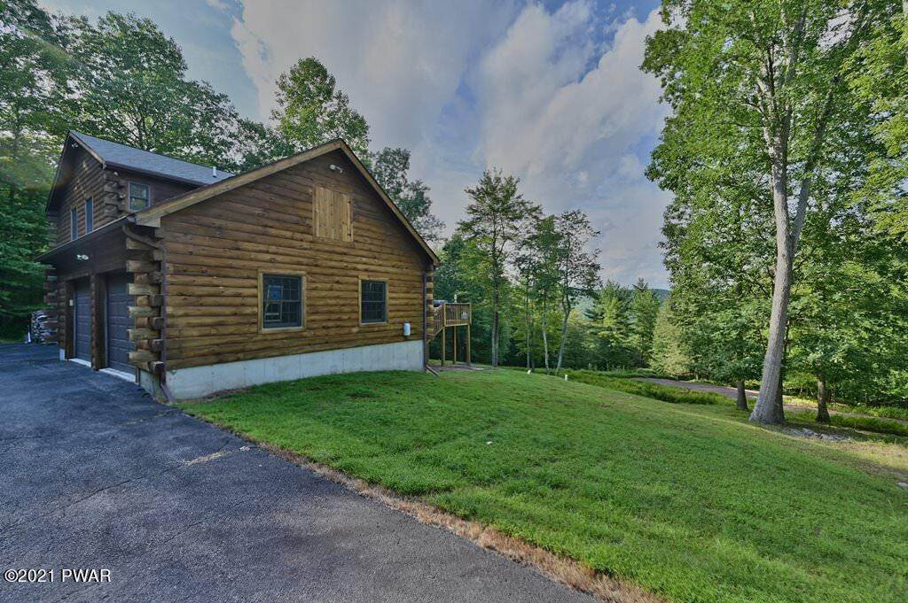 5. Single Family Homes for Sale at 632 Masthope Plank Rd Lackawaxen, Pennsylvania 18435 United States