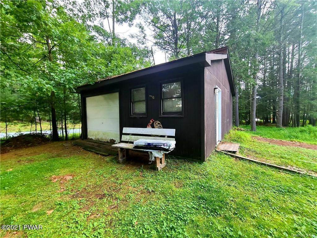 30. Single Family Homes for Sale at 32 Blind Pond Rd Narrowsburg, New York 12764 United States