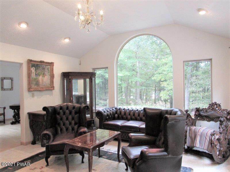 27. Single Family Homes for Sale at 806 Hoover Ct Lords Valley, Pennsylvania 18428 United States