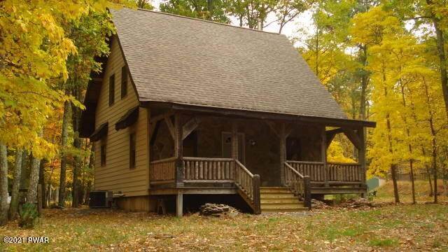 Single Family Homes for Rent at 112 Oak Dr Shohola, Pennsylvania 18458 United States