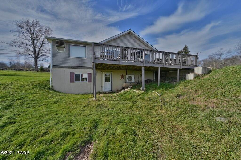 10. Single Family Homes for Sale at 264 Easton Tpke Lake Ariel, Pennsylvania 18436 United States