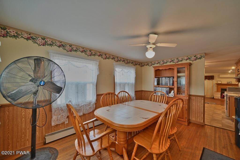 27. Single Family Homes for Sale at 264 Easton Tpke Lake Ariel, Pennsylvania 18436 United States