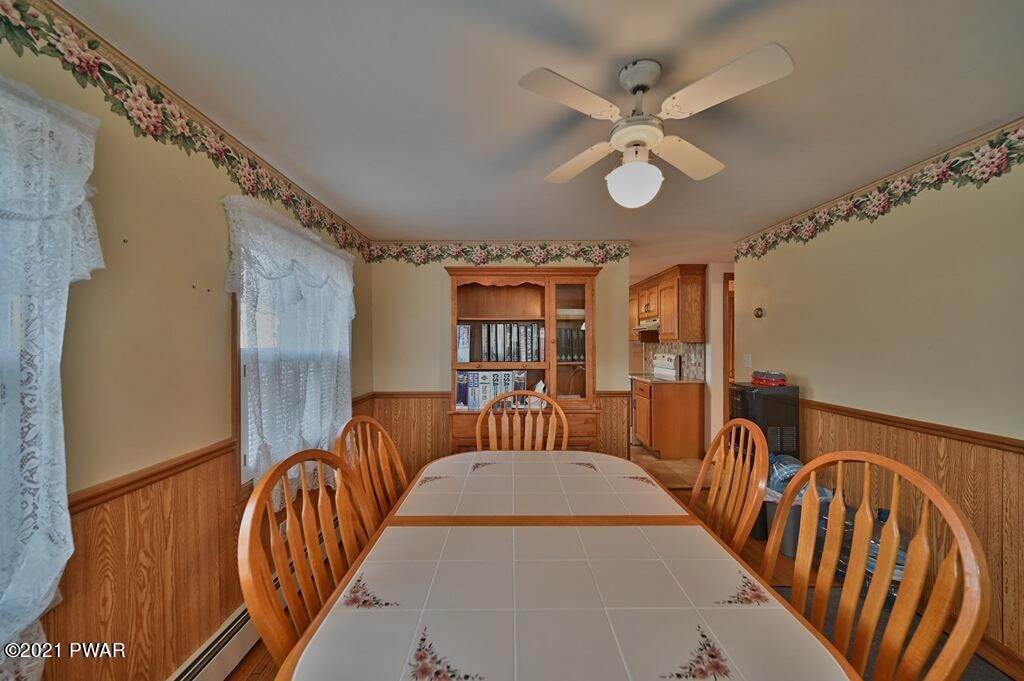 28. Single Family Homes for Sale at 264 Easton Tpke Lake Ariel, Pennsylvania 18436 United States
