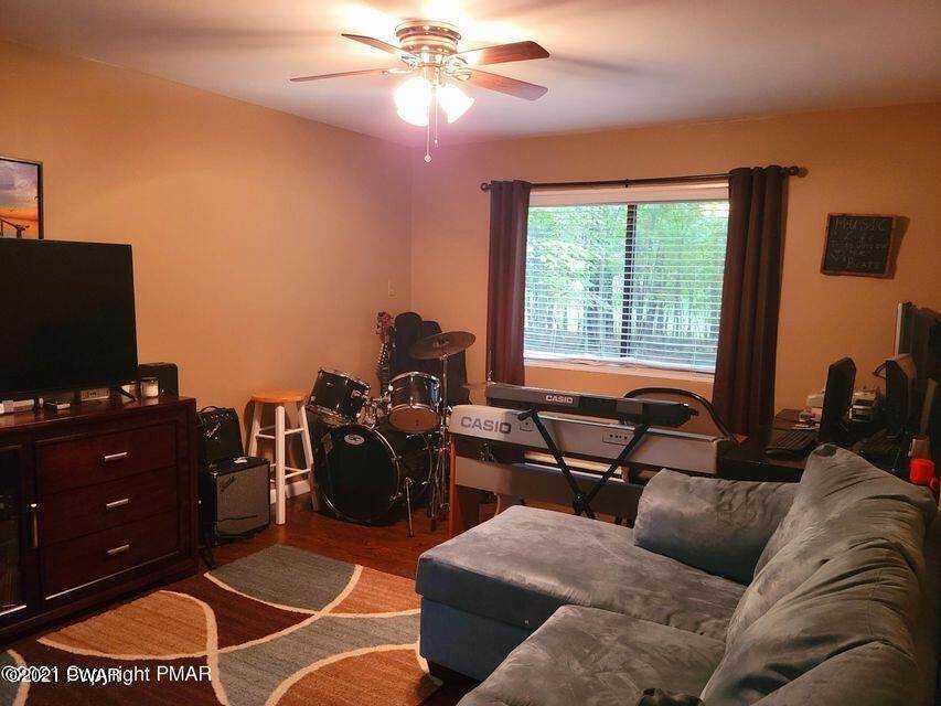 15. Single Family Homes for Sale at 212 Hobbit Dr Tamiment, Pennsylvania 18371 United States