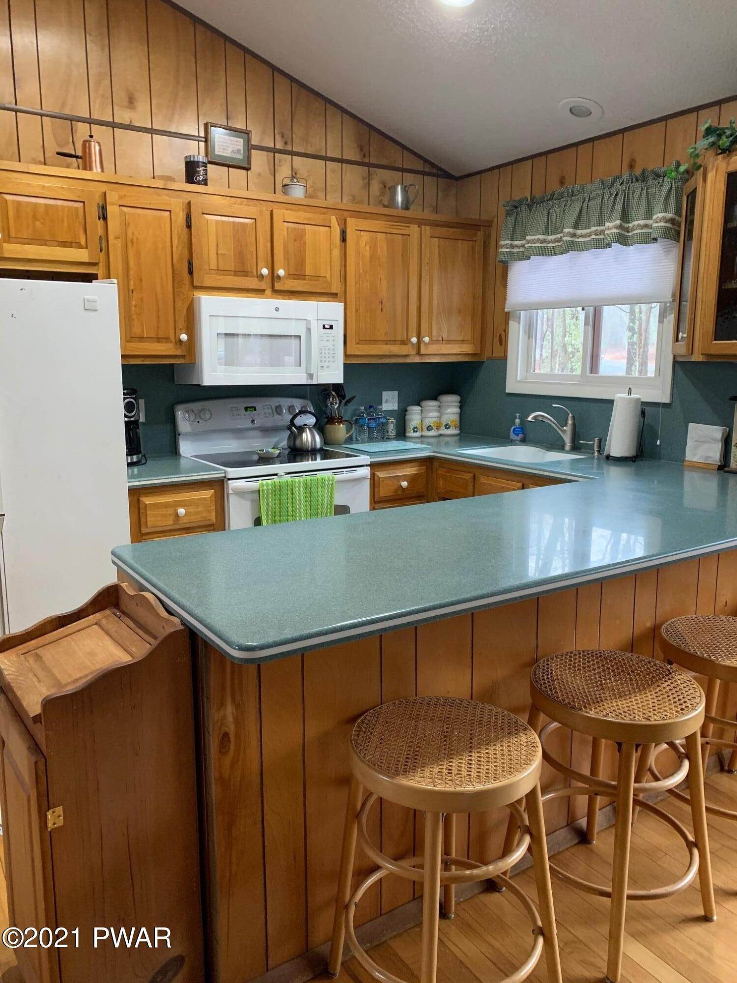 11. Single Family Homes for Sale at 133 Buckboard Ln Lords Valley, Pennsylvania 18428 United States
