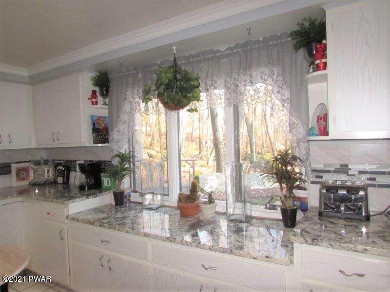 31. Single Family Homes for Sale at 804 Boulder Ct Lords Valley, Pennsylvania 18428 United States
