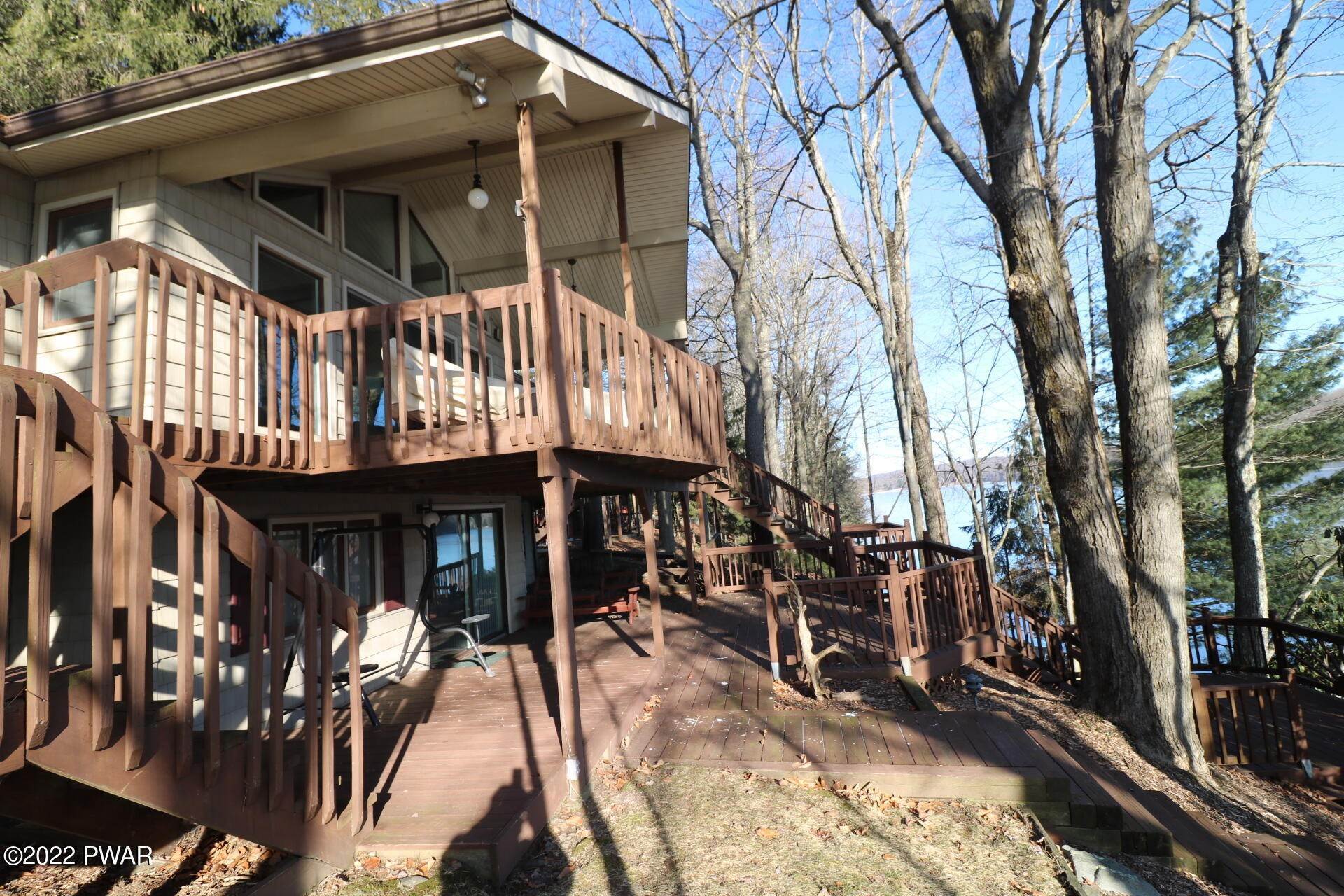 5. Single Family Homes for Sale at 9 Woodpoint Ct Lake Ariel, Pennsylvania 18436 United States