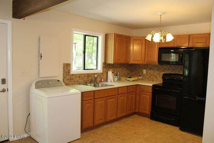 4. Single Family Homes for Sale at 68 Woodcrest Ln Lake Ariel, Pennsylvania 18436 United States