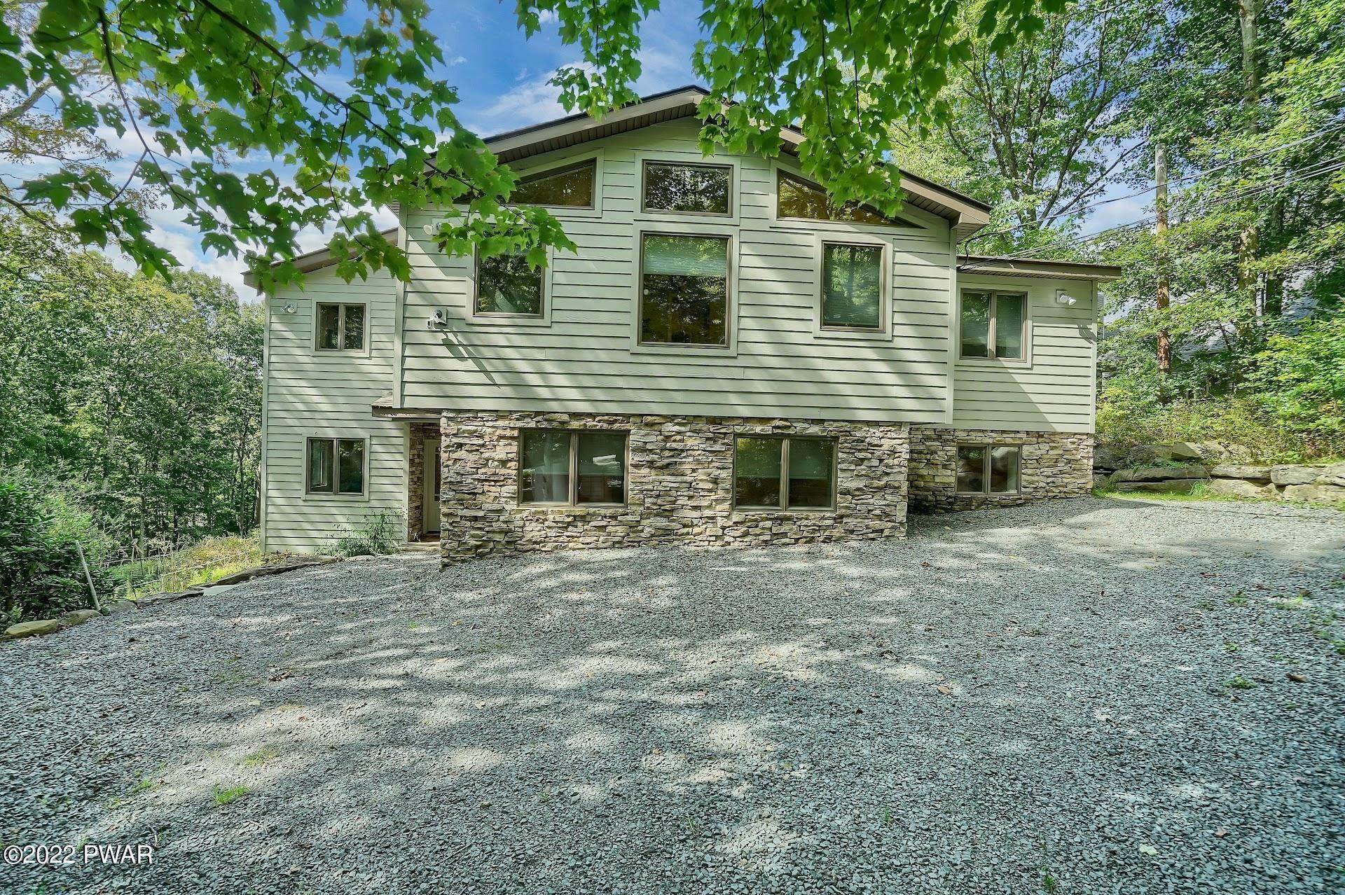 6. Single Family Homes for Sale at 226 Remuda Drive Lords Valley, Pennsylvania 18428 United States