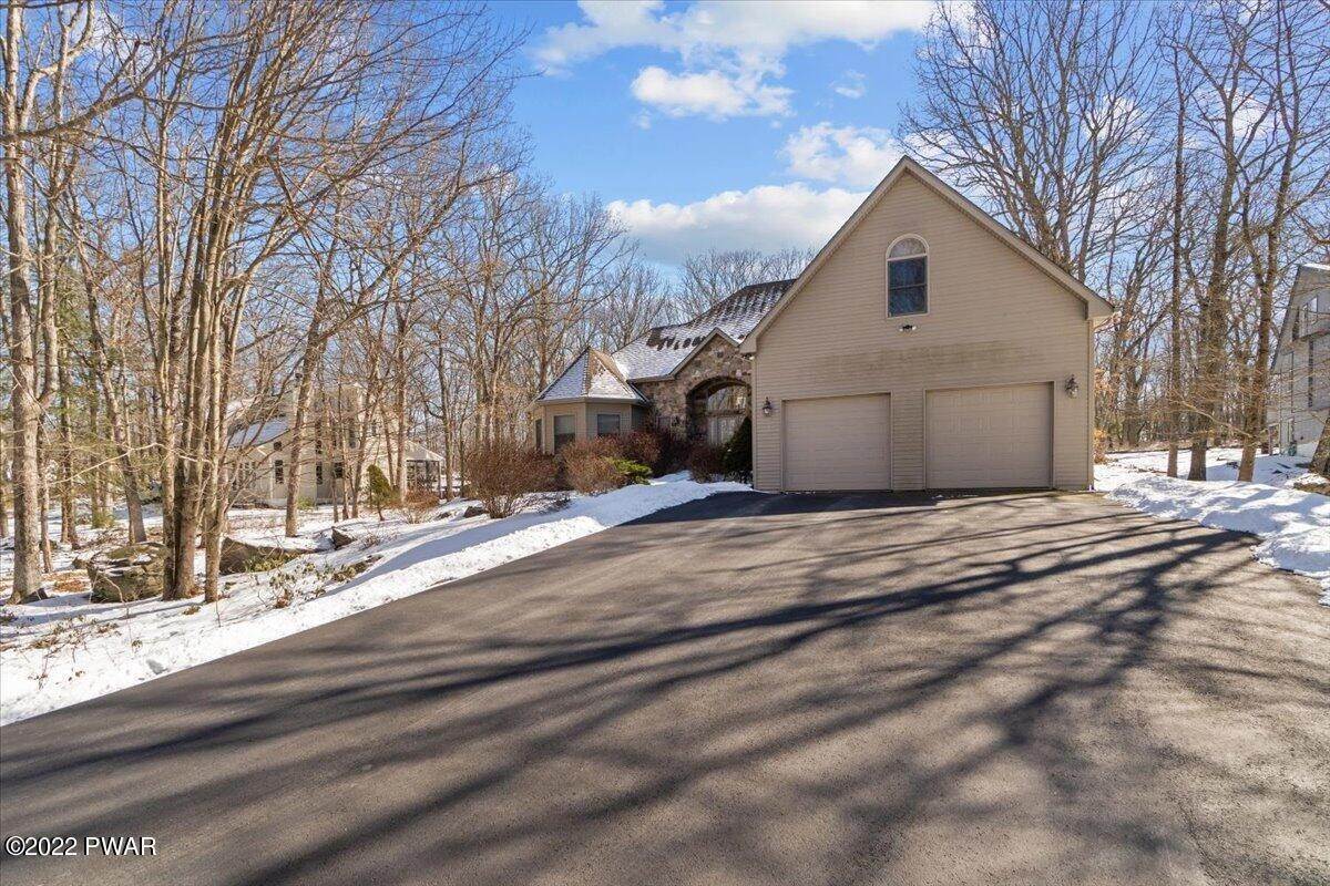 62. Single Family Homes for Sale at 108 Comstock Drive Lords Valley, Pennsylvania 18428 United States