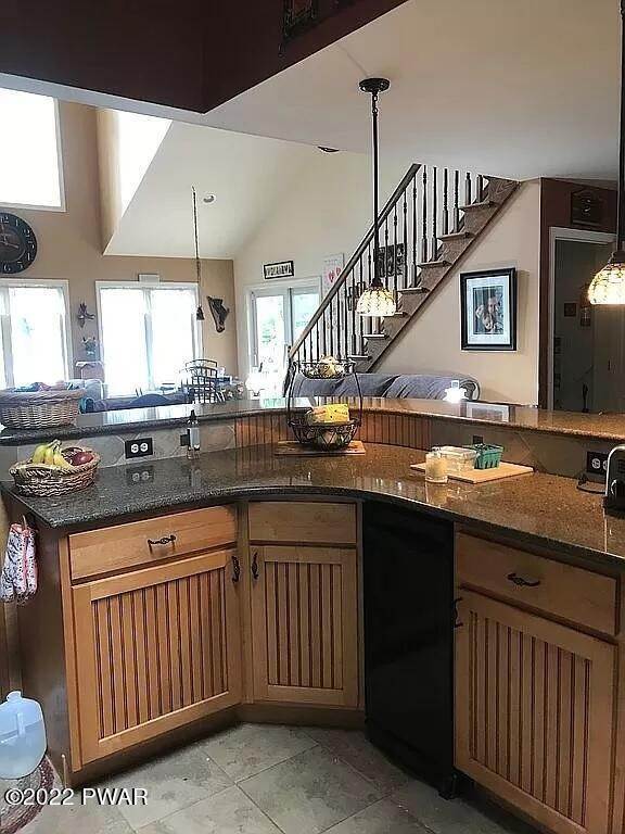 28. Single Family Homes for Sale at 118 Crestview Dr Lakeville, Pennsylvania 18438 United States