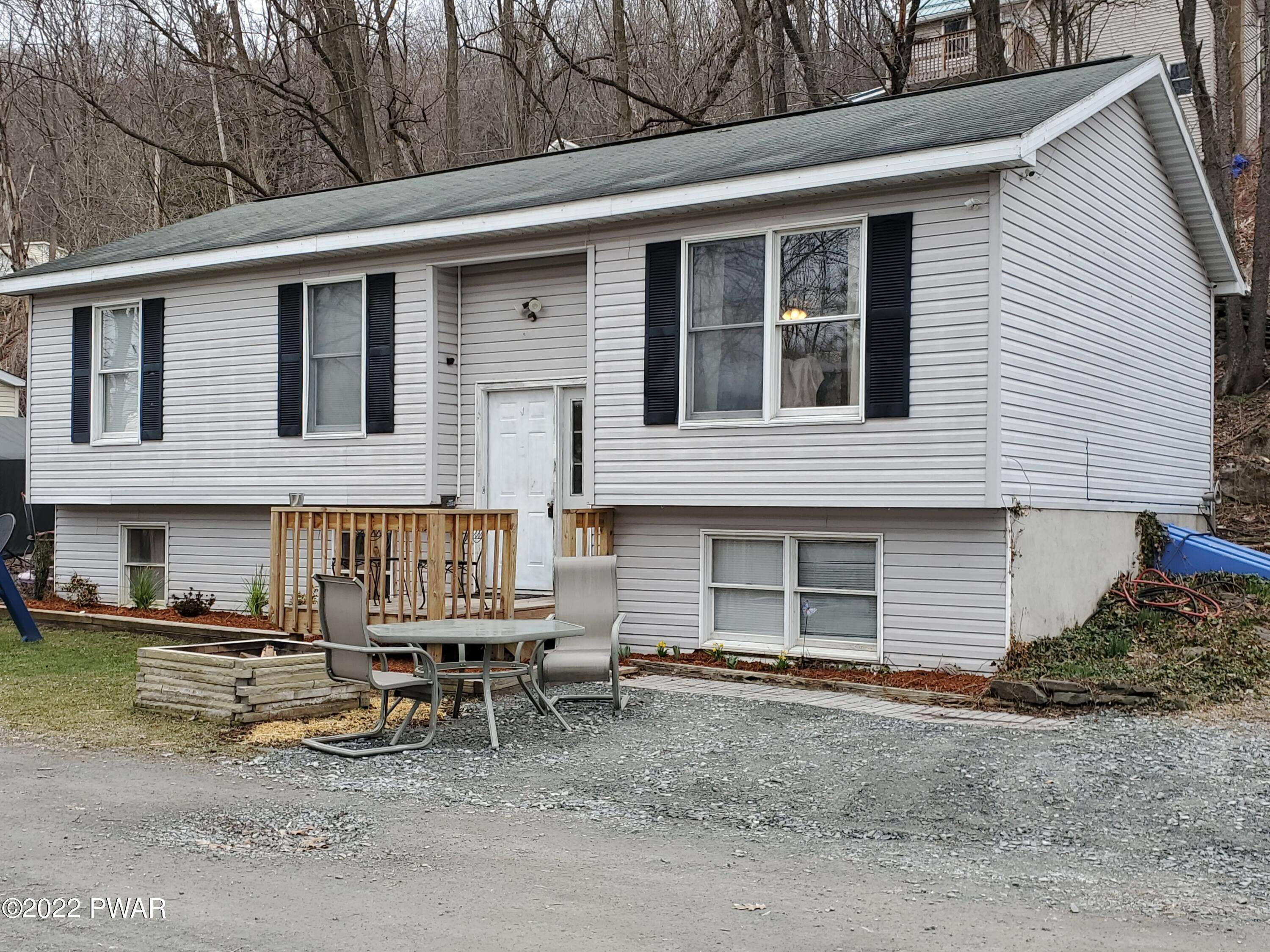 1. Single Family Homes for Sale at 20 Settlers Aly Hawley, Pennsylvania 18428 United States