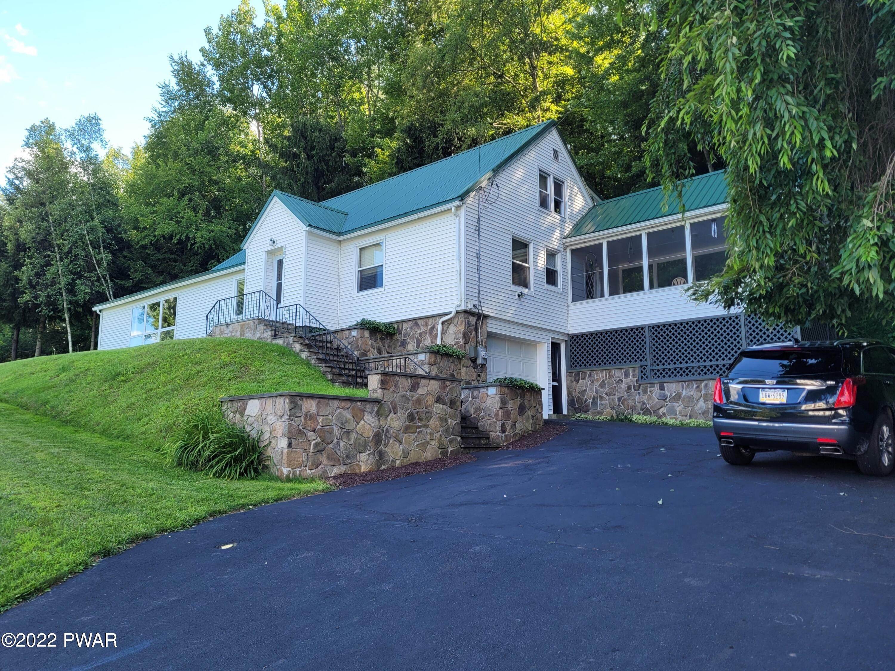 Single Family Homes for Sale at 1806 Elm Pl Honesdale, Pennsylvania 18431 United States