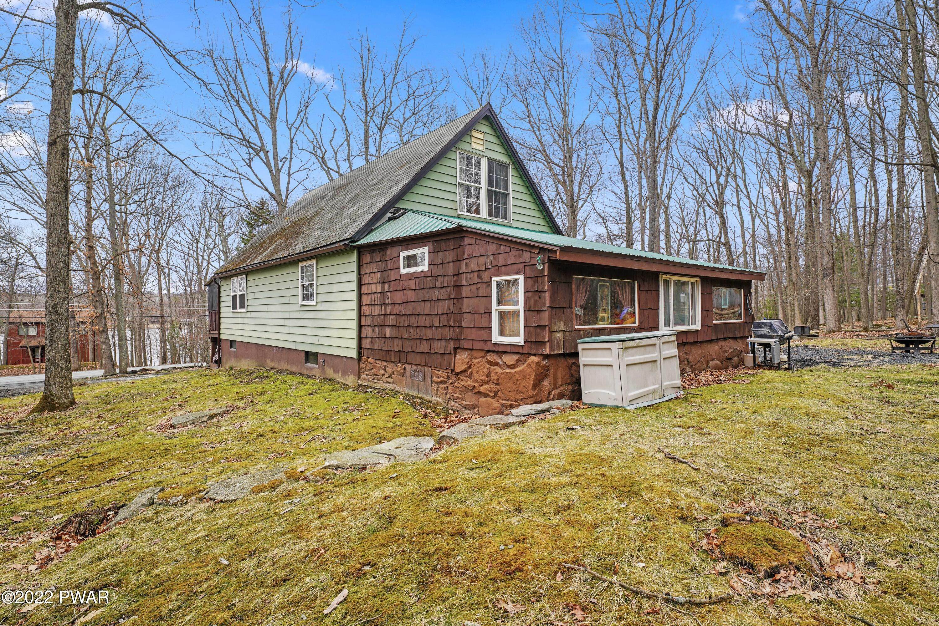 9. Single Family Homes for Sale at 196 E Lake Dr Milford, Pennsylvania 18337 United States