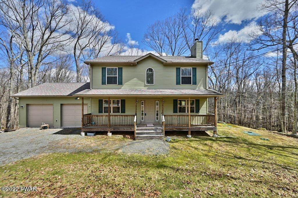 3. Single Family Homes for Sale at 106 Falling Brook Way Hawley, Pennsylvania 18428 United States