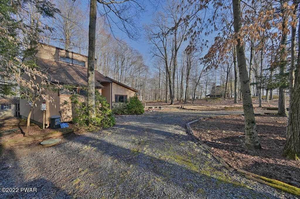 46. Single Family Homes for Sale at 1045 Mountain Top Dr Lake Ariel, Pennsylvania 18436 United States
