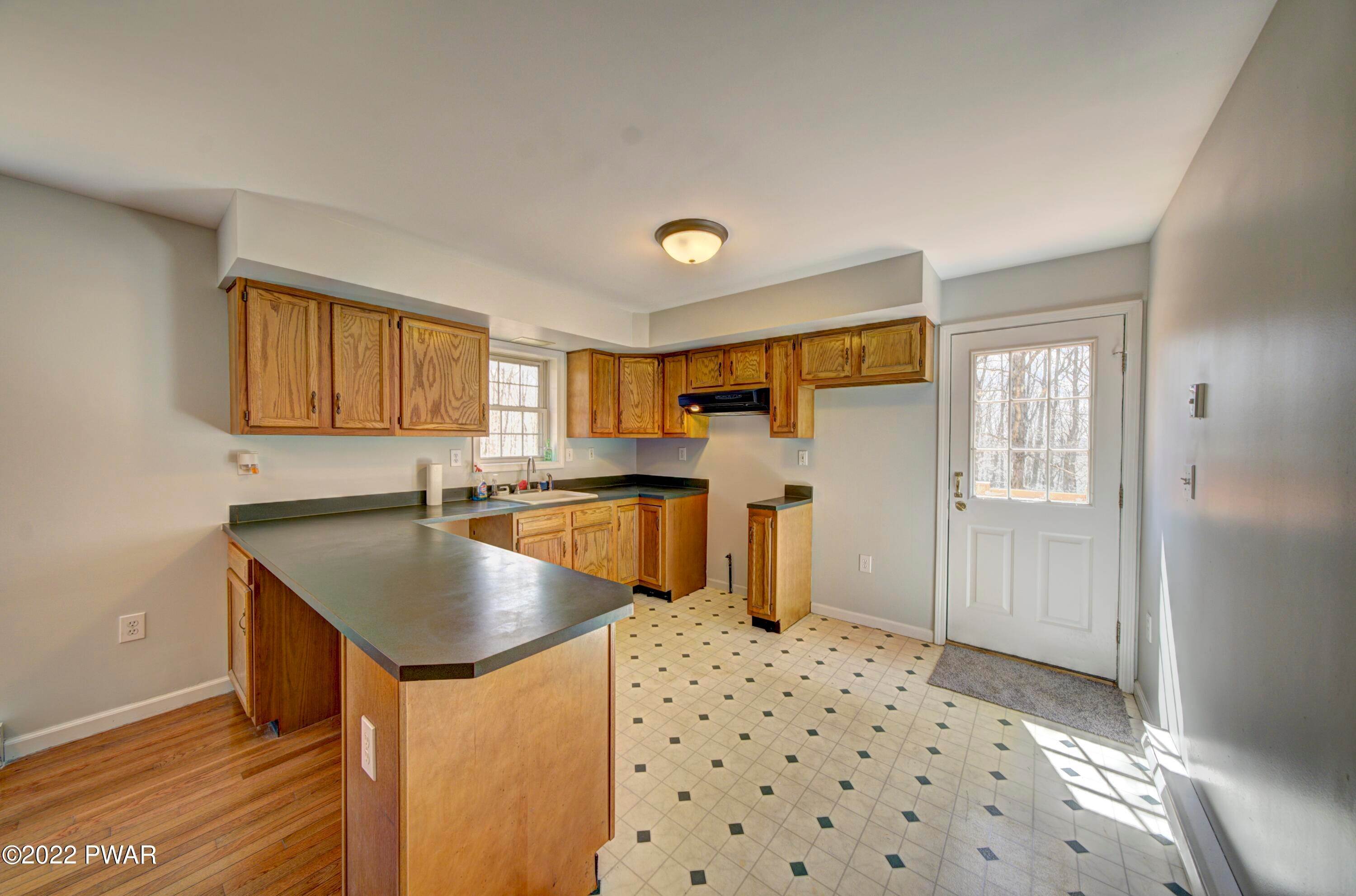 8. Single Family Homes for Sale at 30 Juniper Way Hawley, Pennsylvania 18428 United States