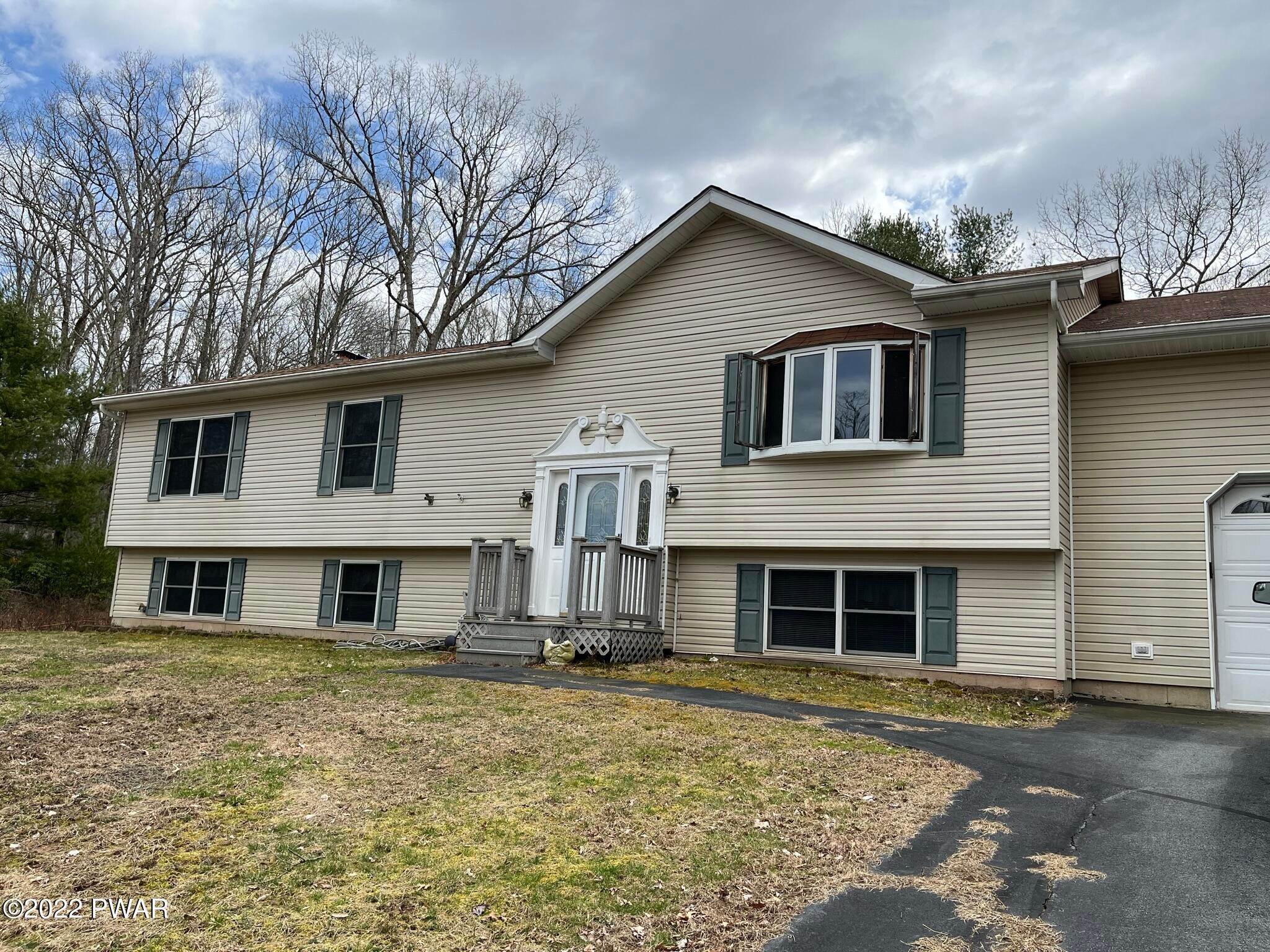 4. Single Family Homes for Sale at 186 Perry Pond Rd Narrowsburg, New York 12764 United States