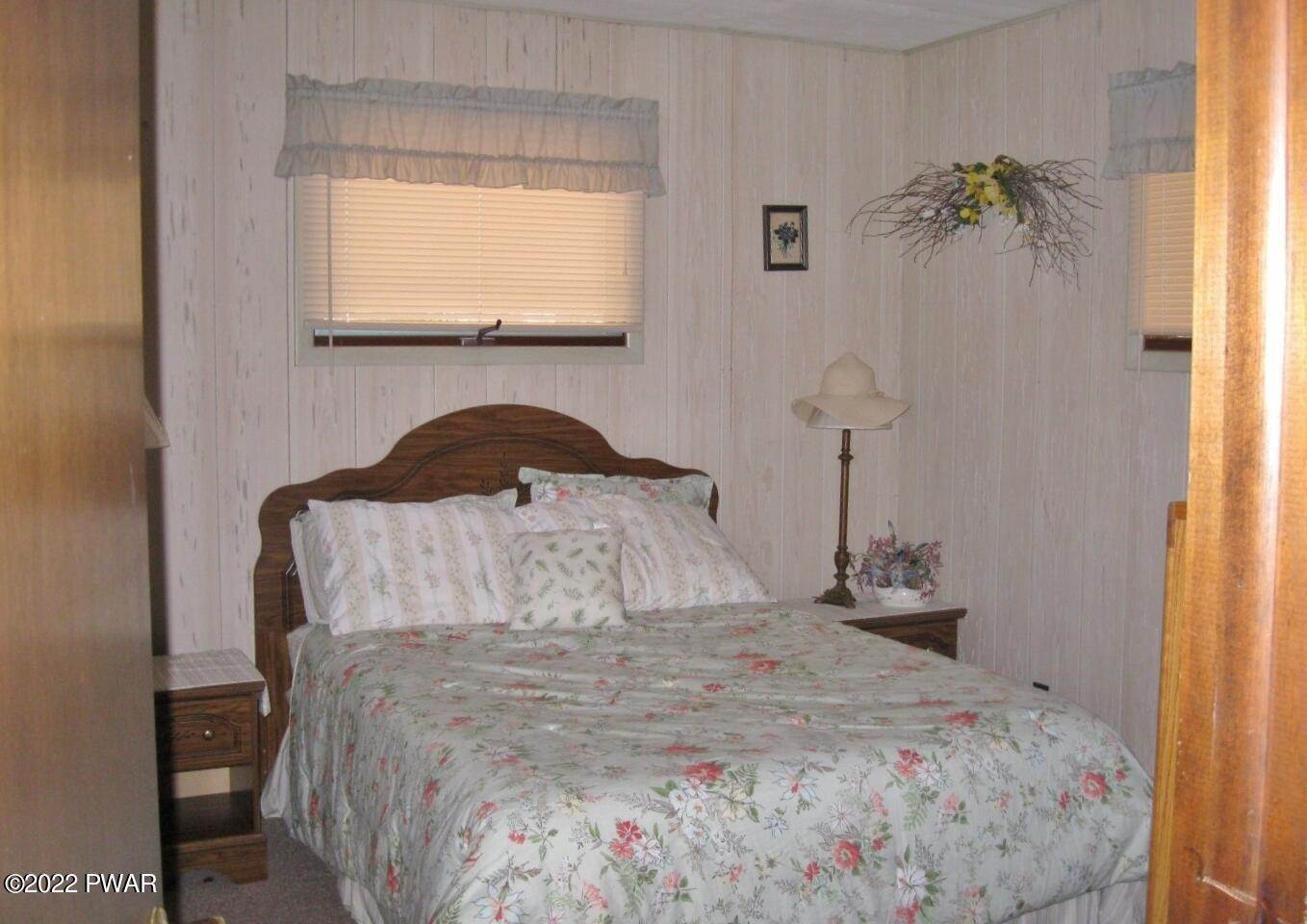 8. Single Family Homes for Sale at 124 Cedar Ridge Rd Hawley, Pennsylvania 18428 United States