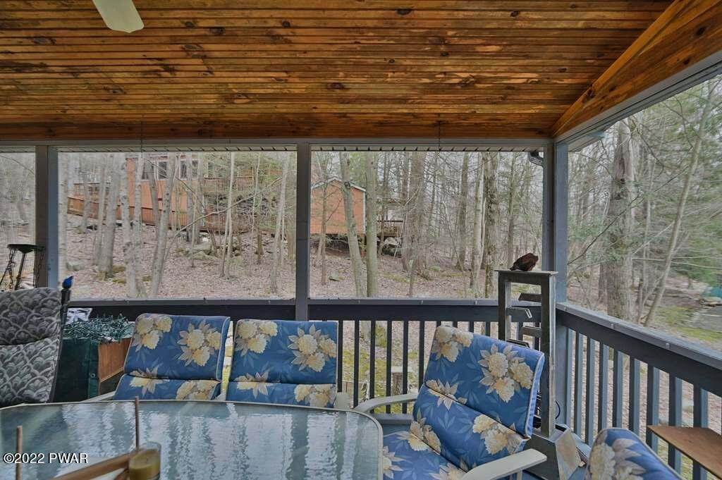 31. Single Family Homes for Sale at 64 Woodview Ter Lake Ariel, Pennsylvania 18436 United States