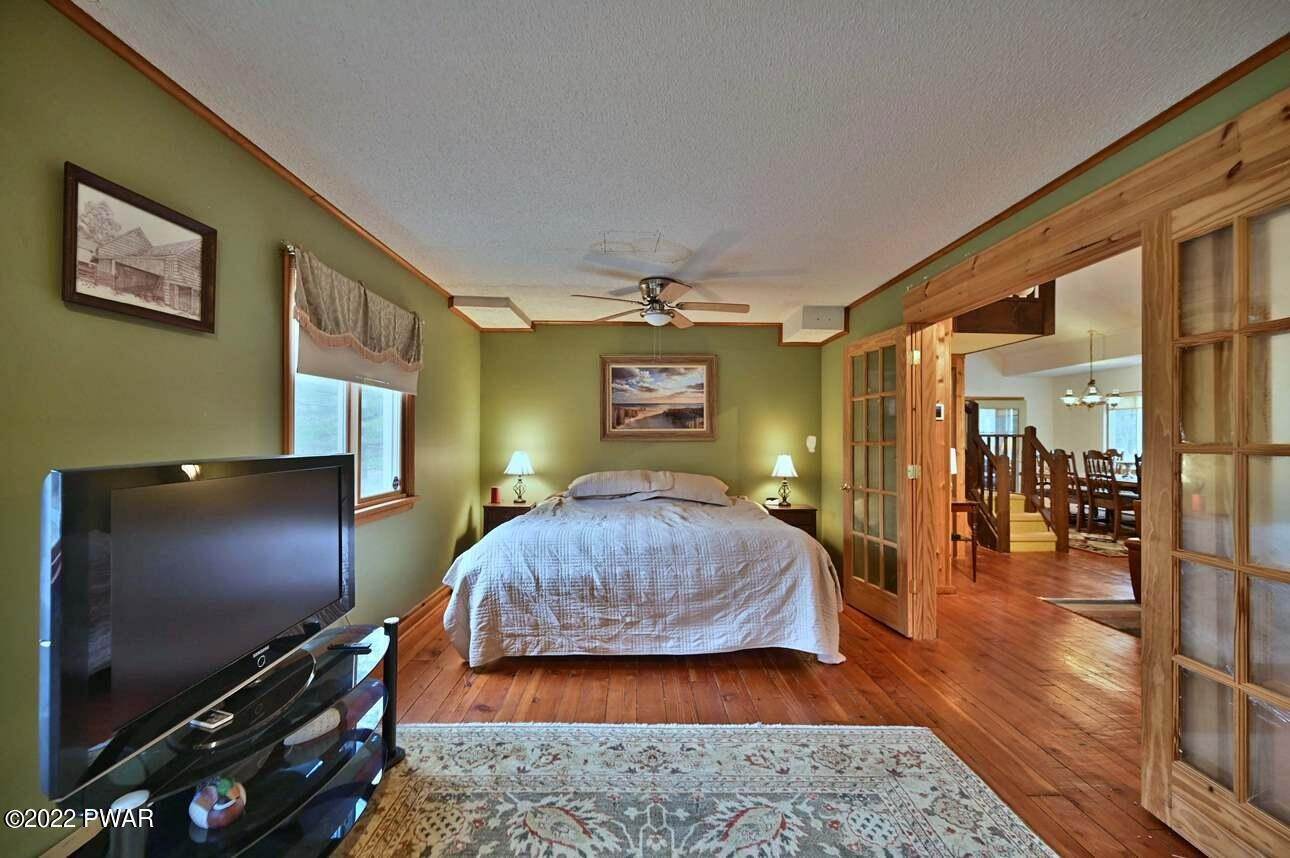 17. Single Family Homes for Sale at 250 Falling Waters Blvd Lackawaxen, Pennsylvania 18435 United States