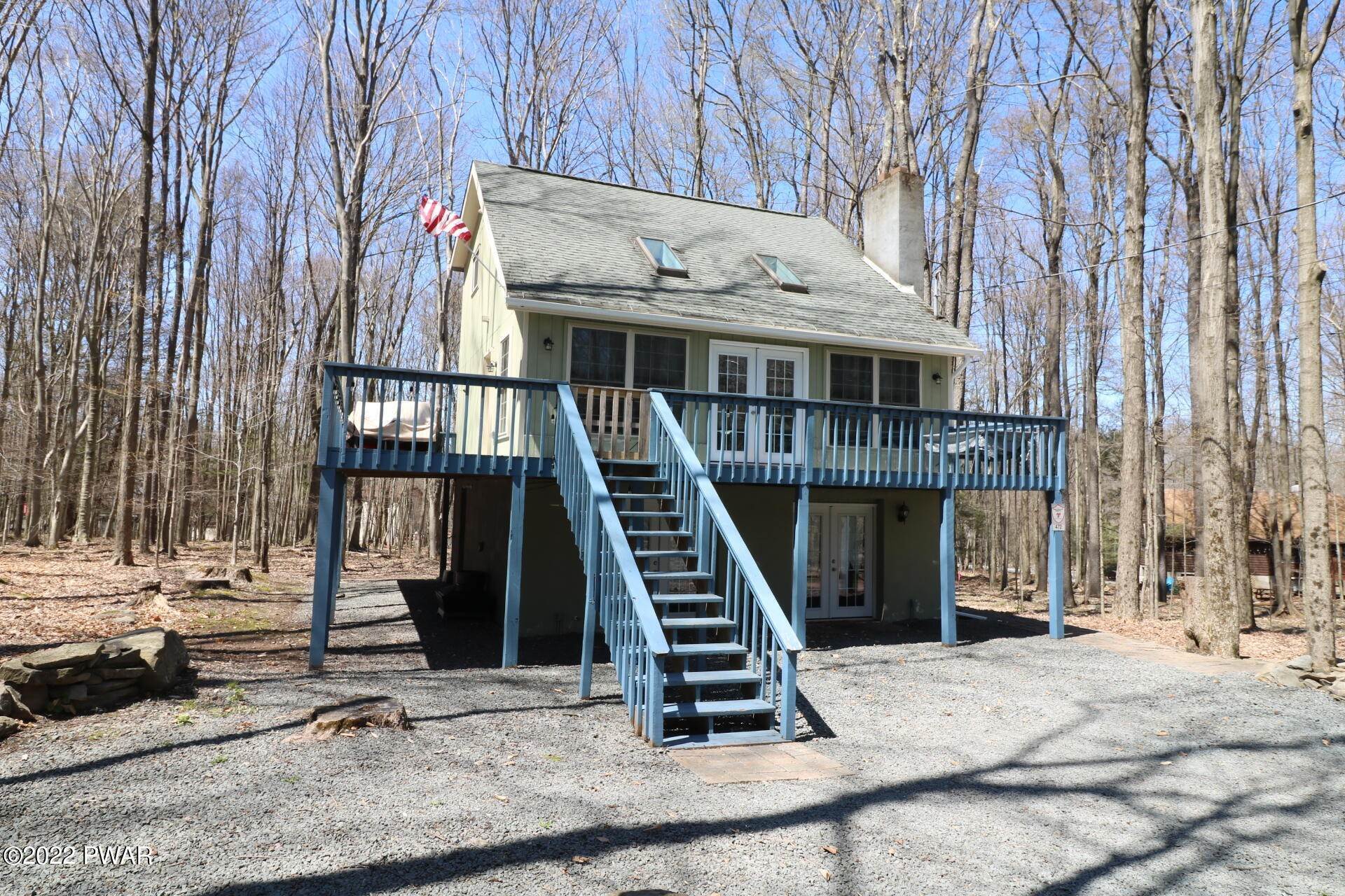 2. Single Family Homes for Sale at 9 Oakwood Ct Lake Ariel, Pennsylvania 18436 United States