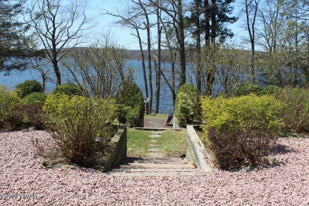 6. Single Family Homes for Sale at 120 Emil's Ln Paupack, Pennsylvania 18451 United States