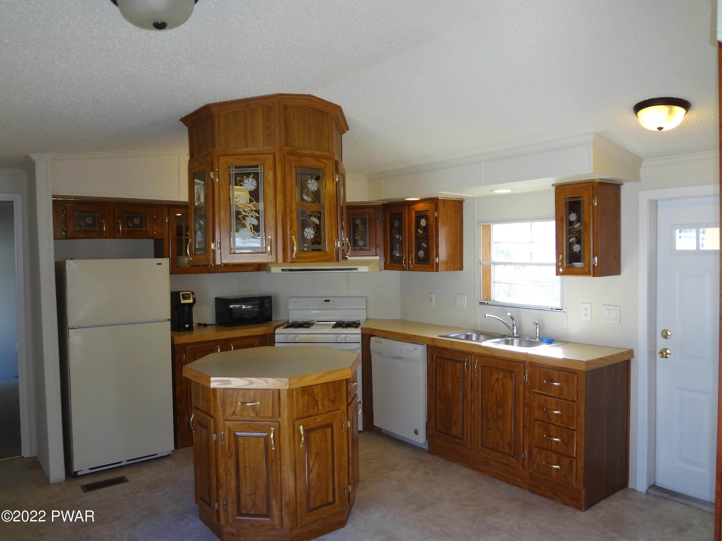 5. Mobile Homes for Sale at 134 Granite Dr Greentown, Pennsylvania 18426 United States