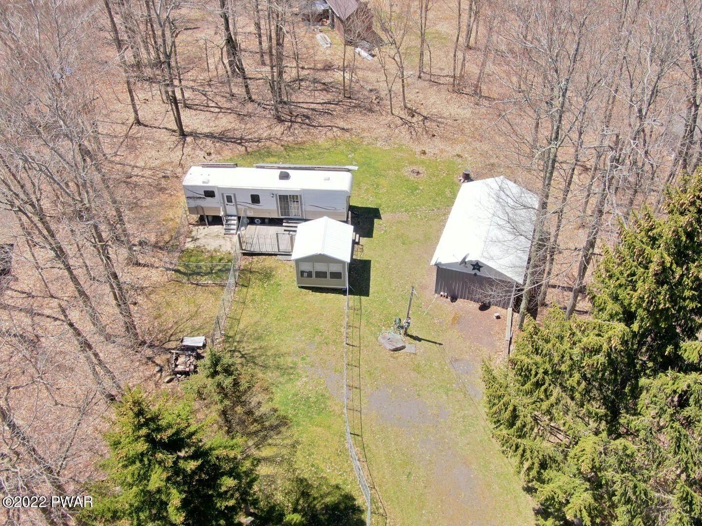 3. Single Family Homes for Sale at 51 Mohican Path Gouldsboro, Pennsylvania 18424 United States