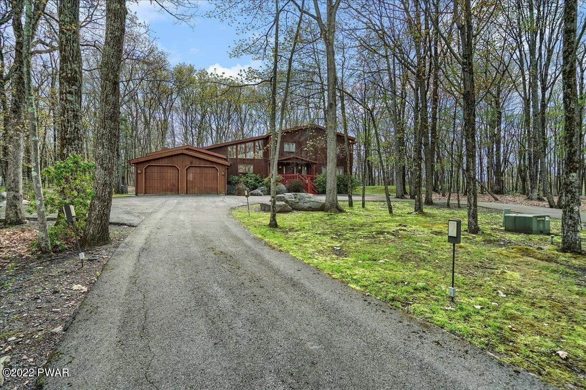 52. Single Family Homes for Sale at 807 Niblick Court Lords Valley, Pennsylvania 18428 United States