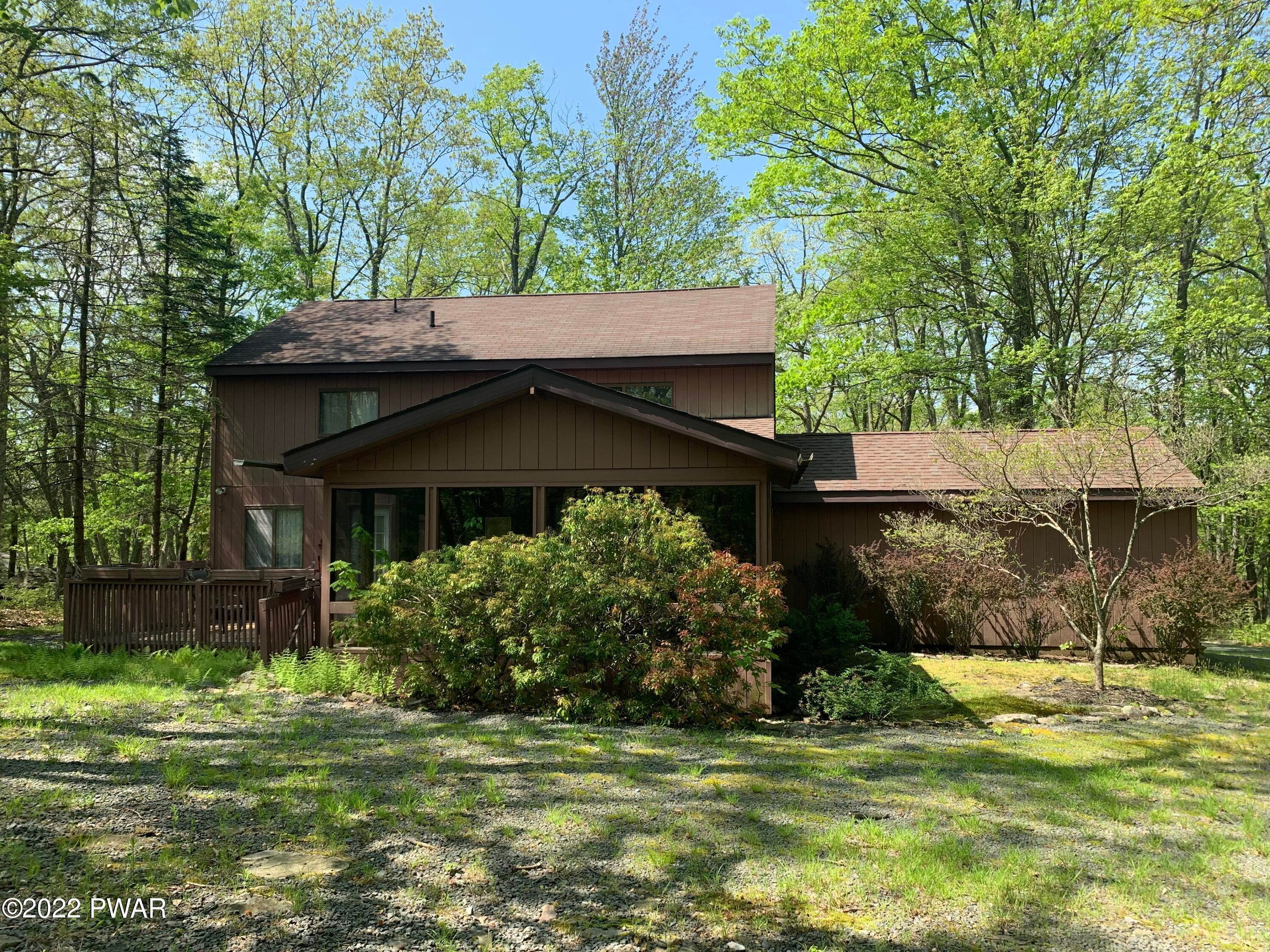 2. Single Family Homes for Sale at 130 Stallion Dr Lords Valley, Pennsylvania 18428 United States