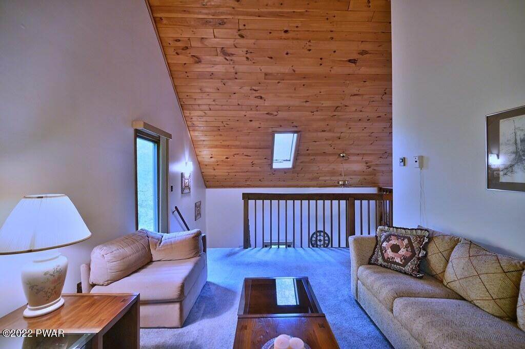 48. Single Family Homes for Sale at 117 Tanager Rd Lackawaxen, Pennsylvania 18435 United States