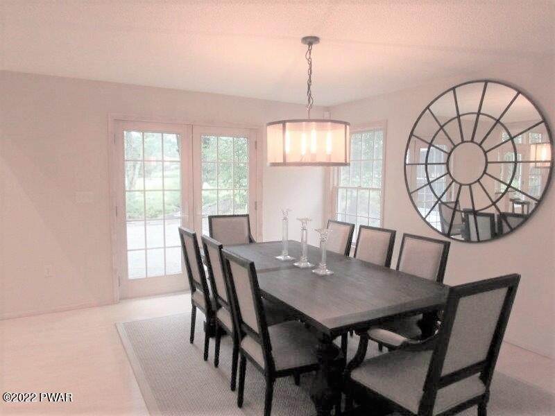 21. Single Family Homes for Sale at 412 Canoebrook Dr Lords Valley, Pennsylvania 18428 United States