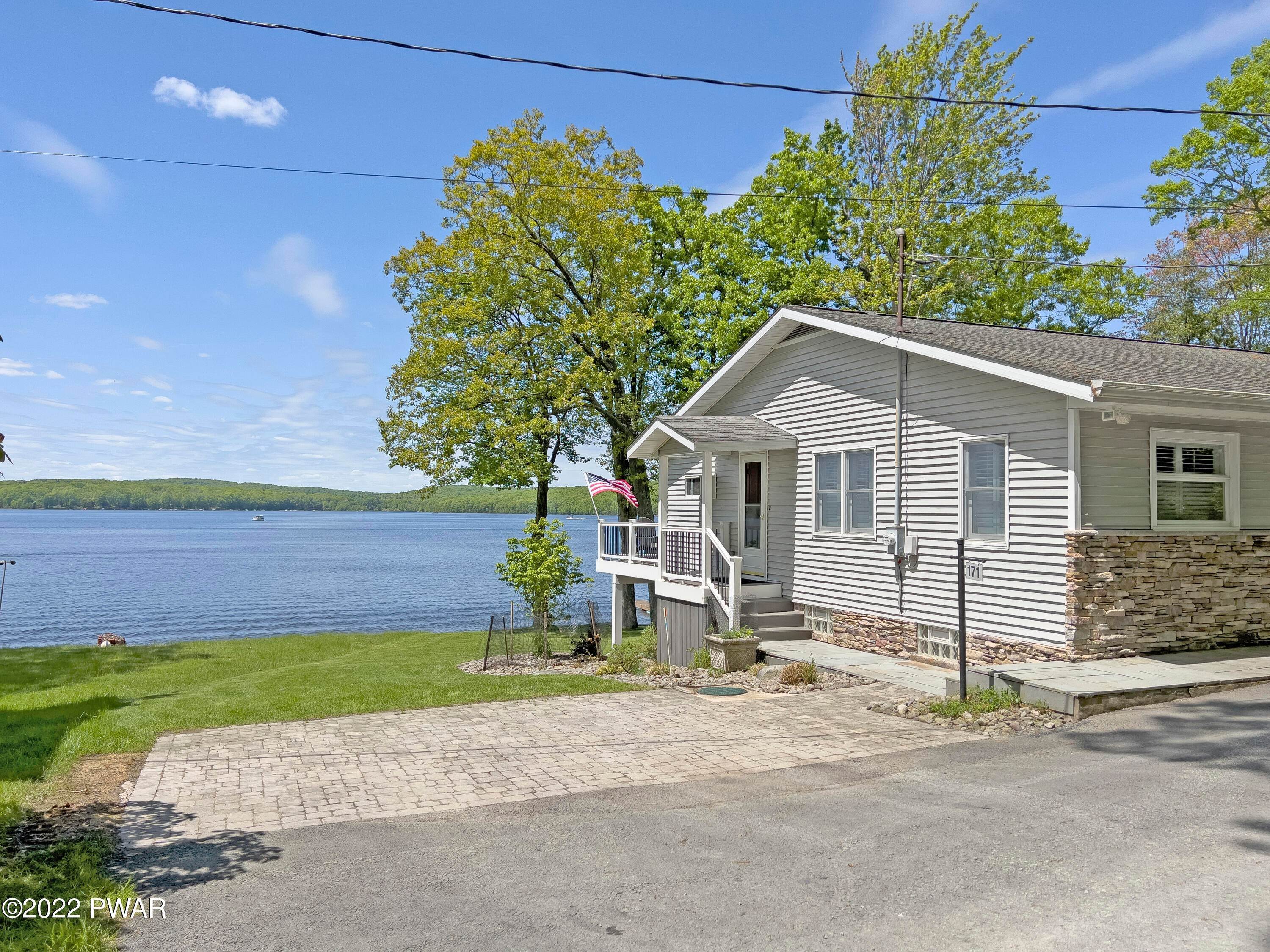 6. Single Family Homes for Sale at 171 Shore Rd Tafton, Pennsylvania 18464 United States
