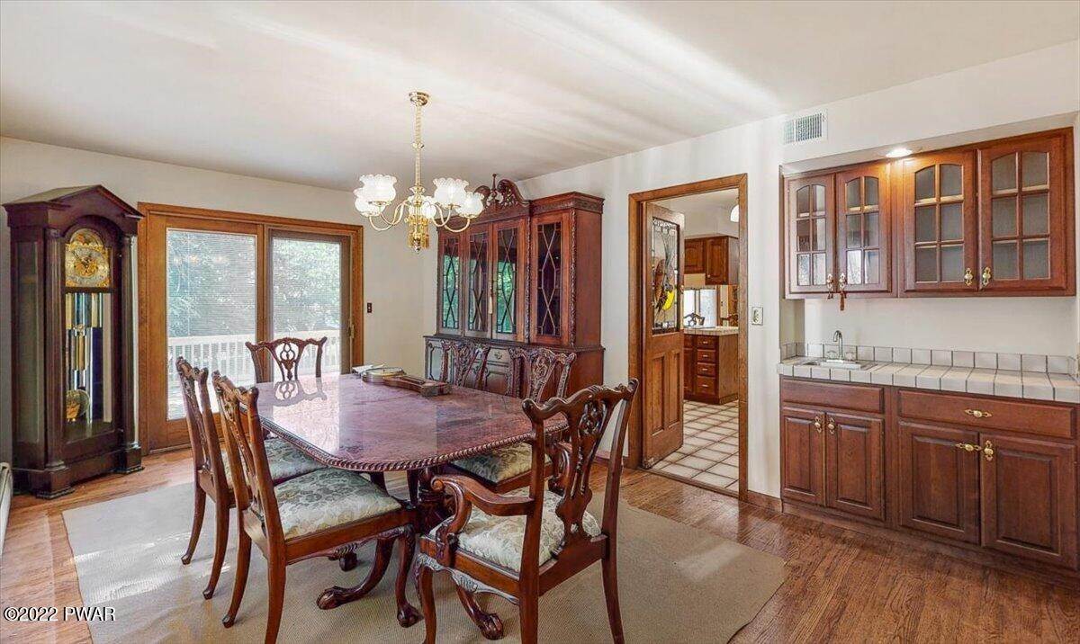 14. Single Family Homes for Sale at 1019 G Pl Gouldsboro, Pennsylvania 18424 United States