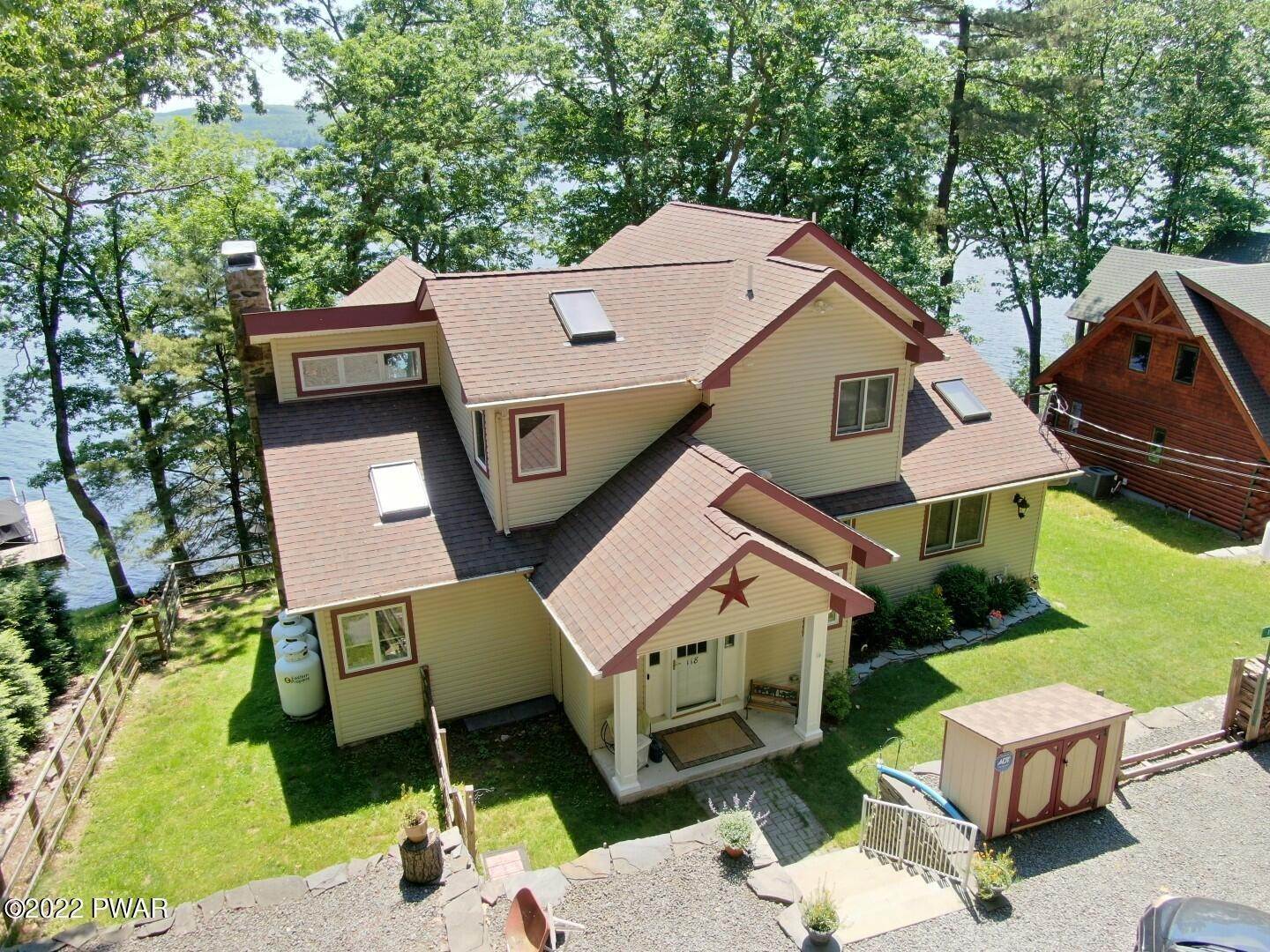 3. Single Family Homes for Sale at 118 Crestview Dr Lakeville, Pennsylvania 18438 United States