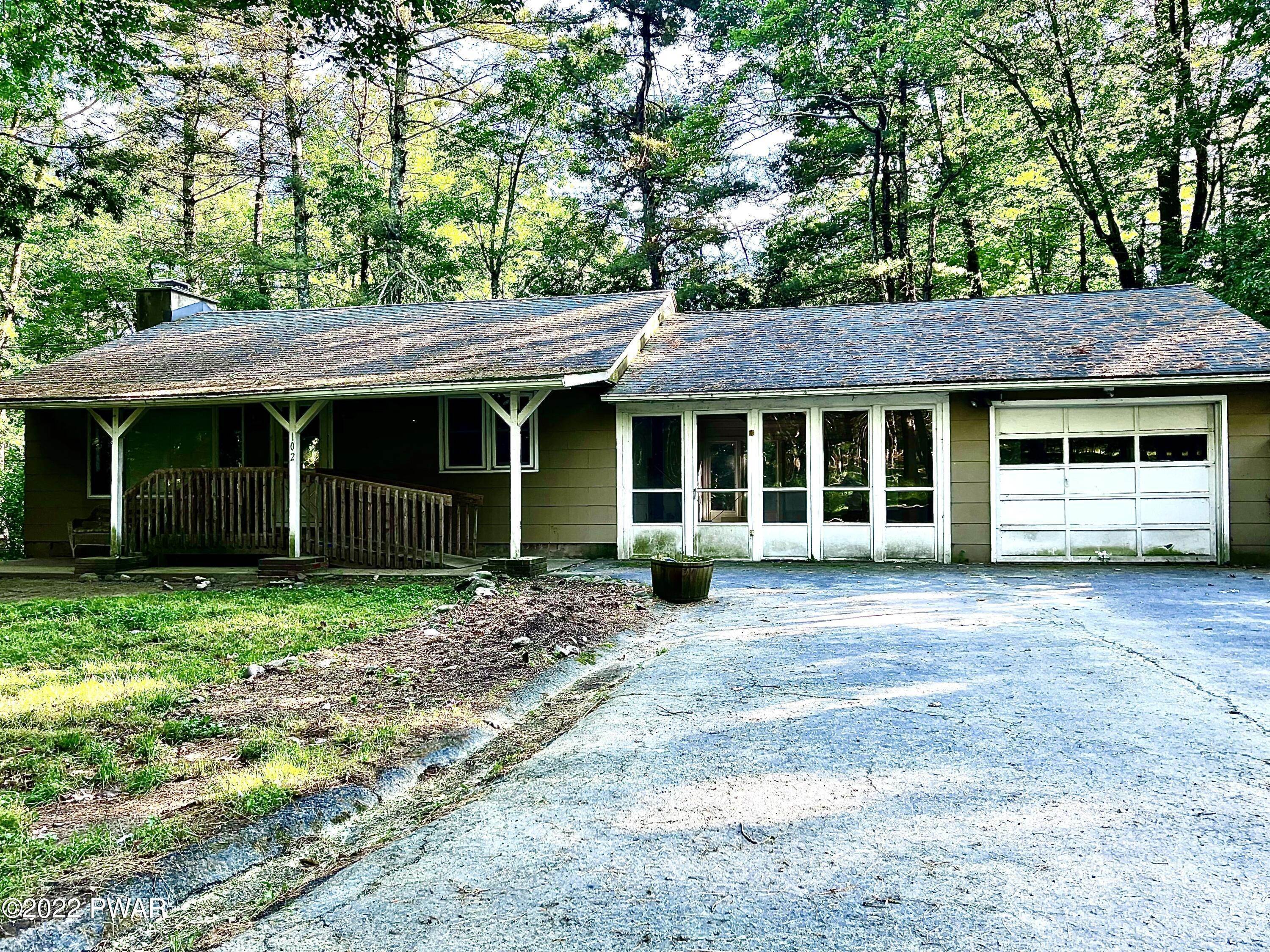 2. Single Family Homes for Sale at 102 Hemlock Rd Shohola, Pennsylvania 18458 United States