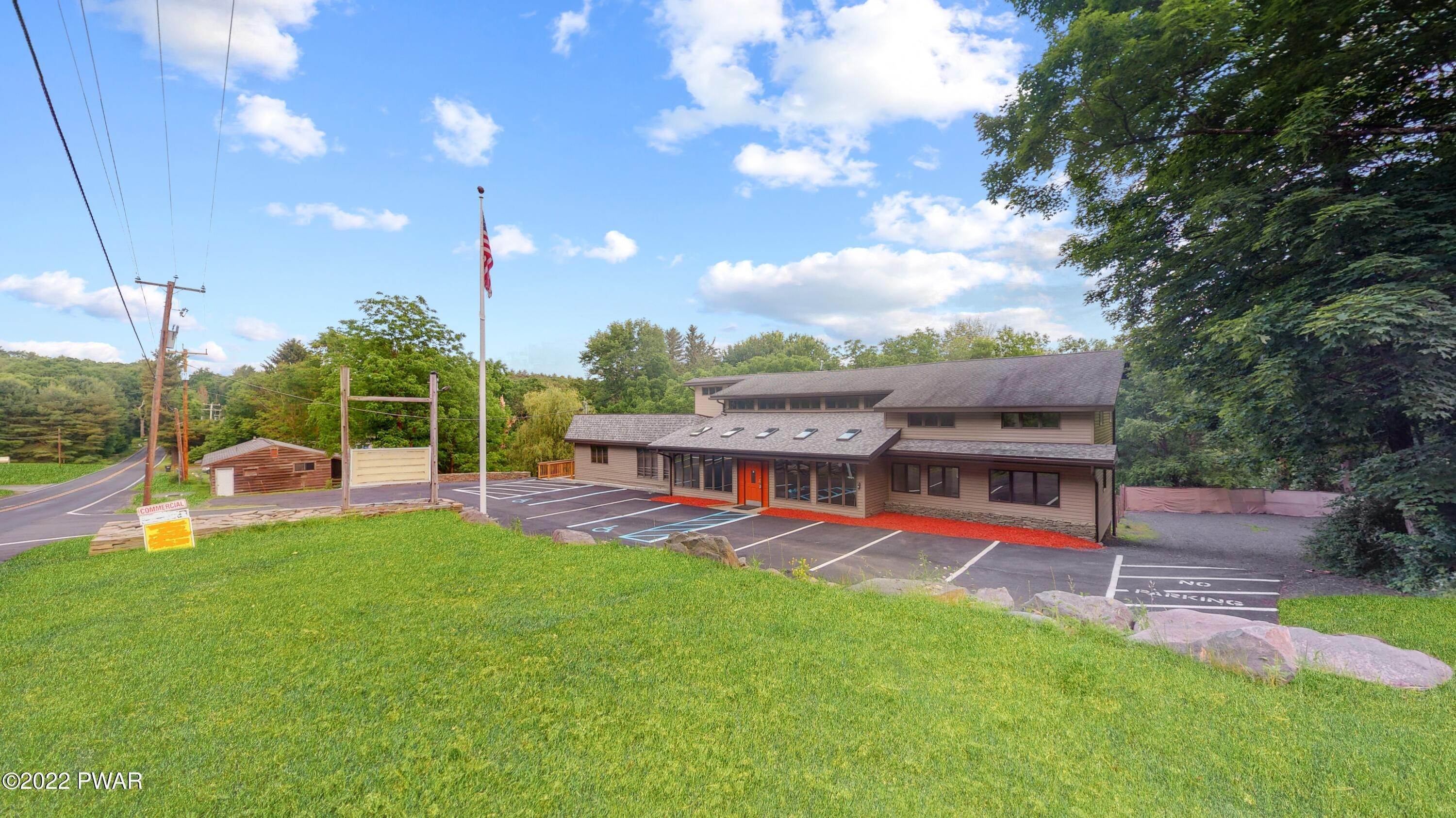 Commercial for Sale at 220 Silver Lake Rd Dingmans Ferry, Pennsylvania 18328 United States