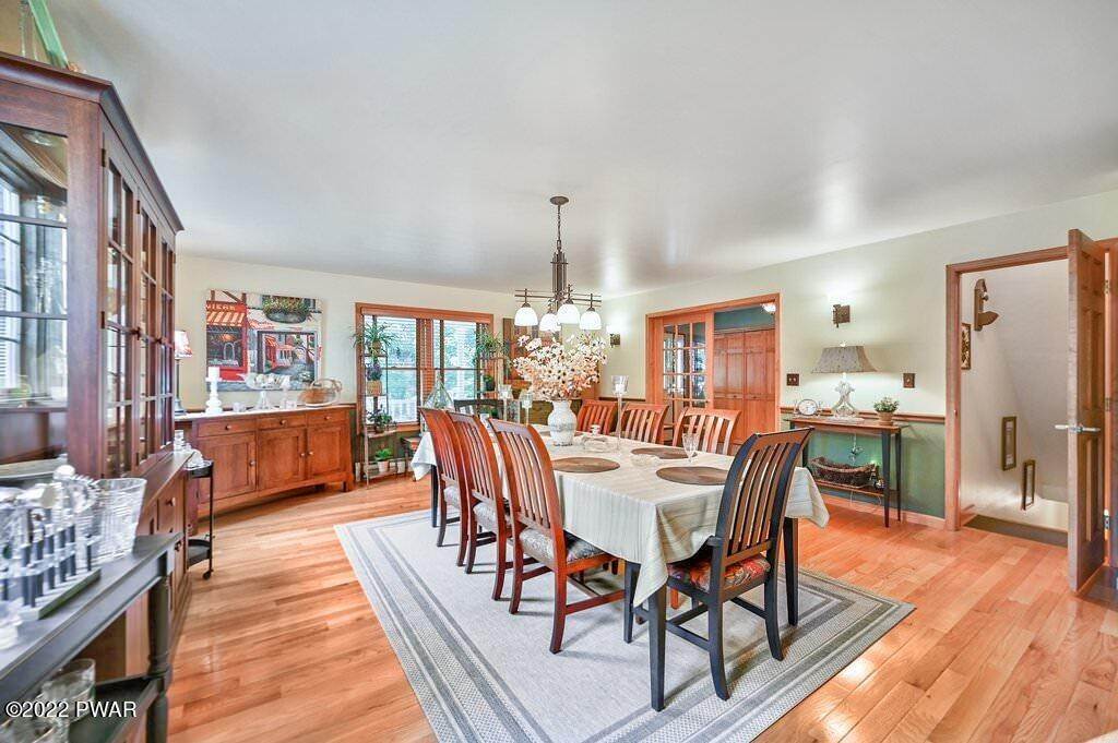 31. Single Family Homes for Sale at 806 Firelight Ct Lackawaxen, Pennsylvania 18435 United States