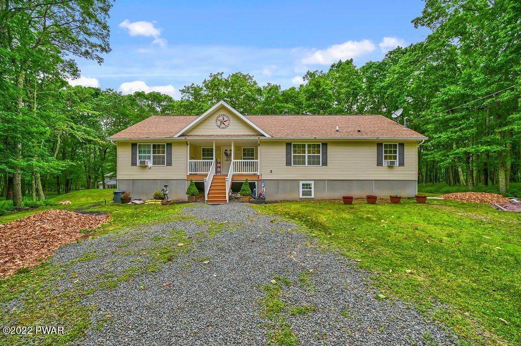 2. Single Family Homes for Sale at 805 Pony Ct Lords Valley, Pennsylvania 18428 United States