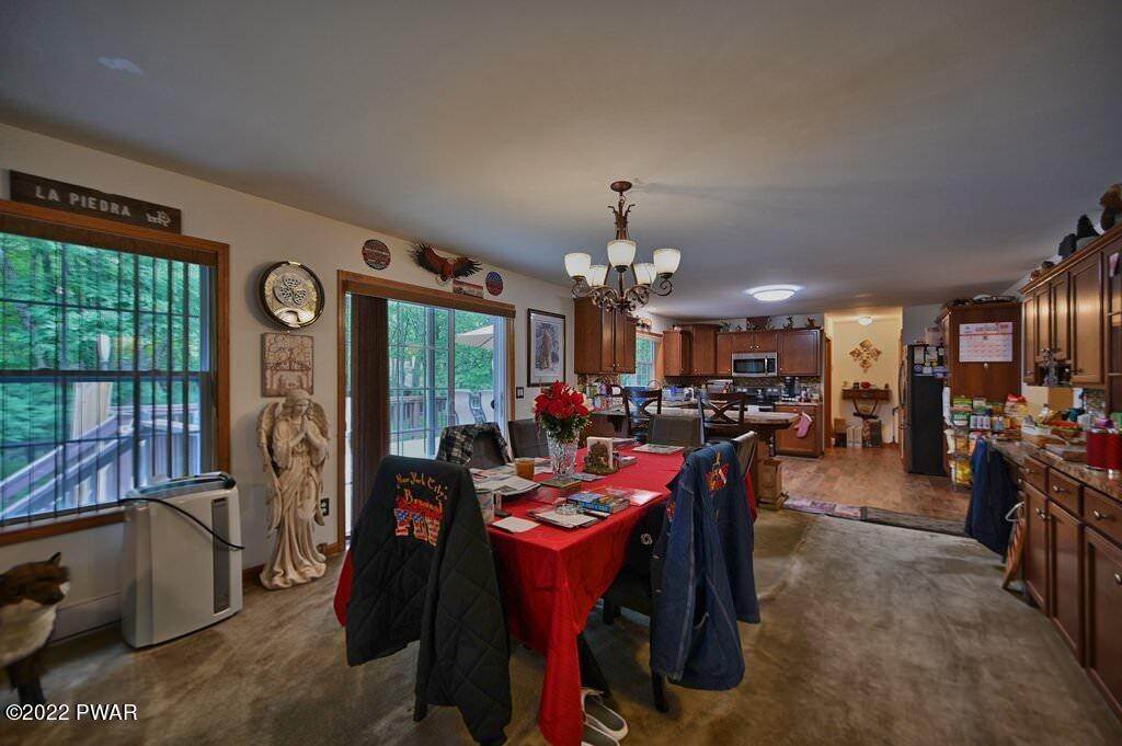 18. Single Family Homes for Sale at 805 Pony Ct Lords Valley, Pennsylvania 18428 United States