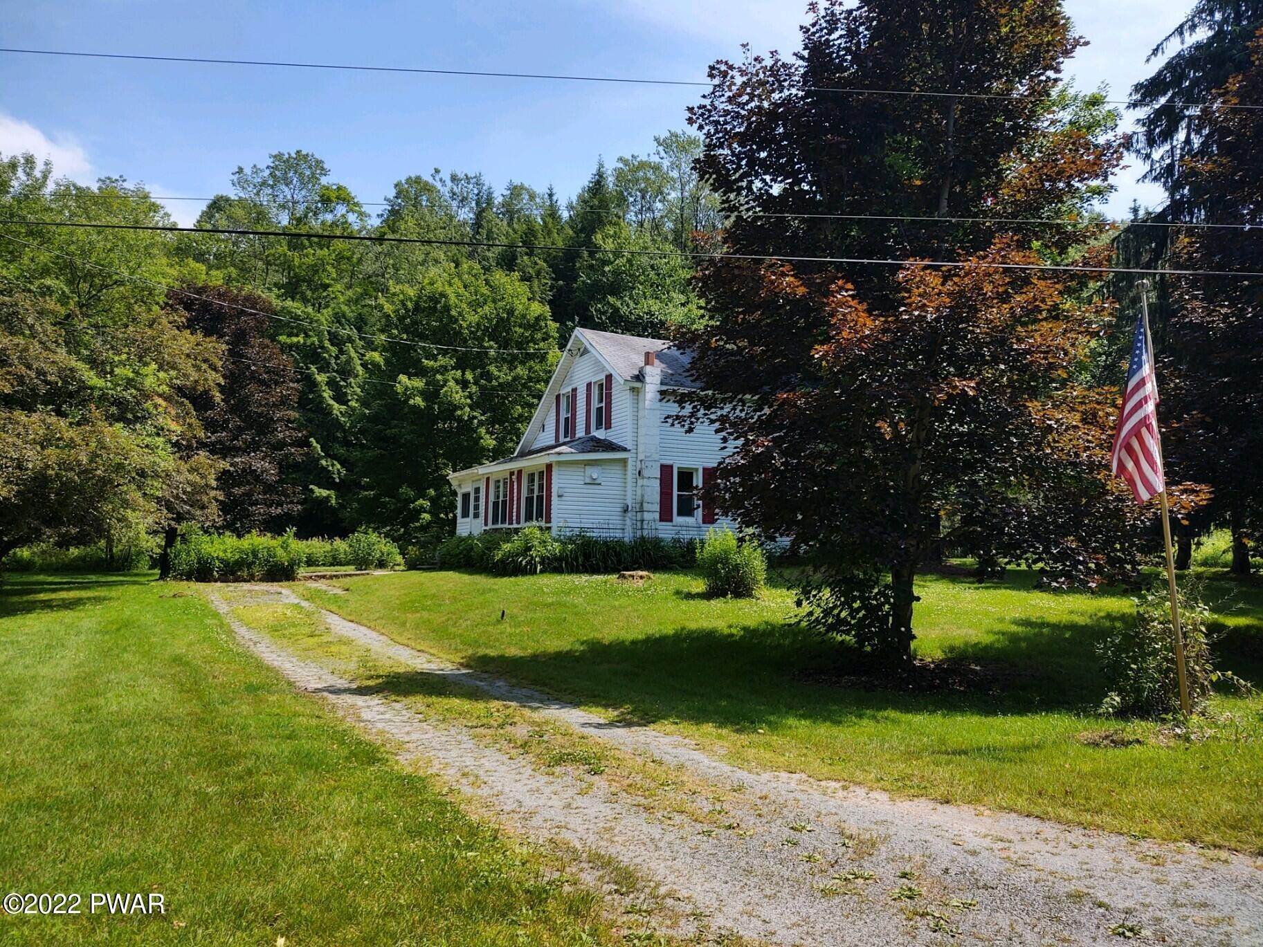 37. Single Family Homes for Sale at 2630 Crosstown Hwy Starlight, Pennsylvania 18461 United States