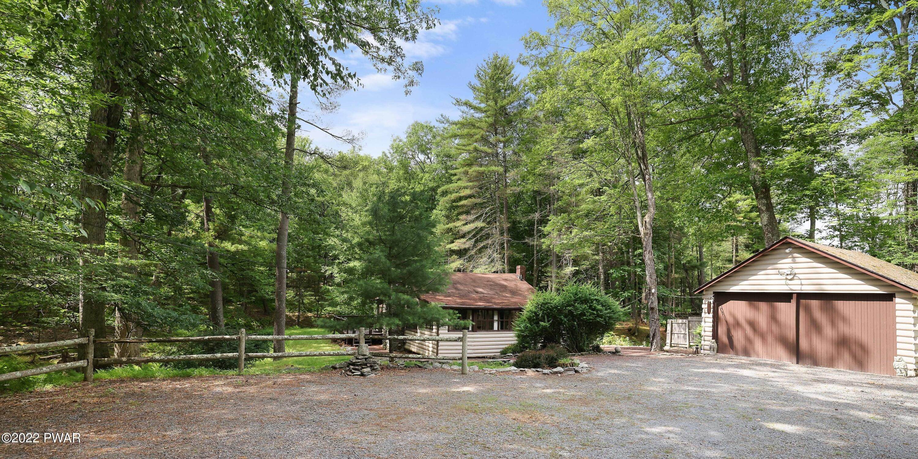 Single Family Homes for Sale at 104 Pineneedle Ct Lackawaxen, Pennsylvania 18435 United States