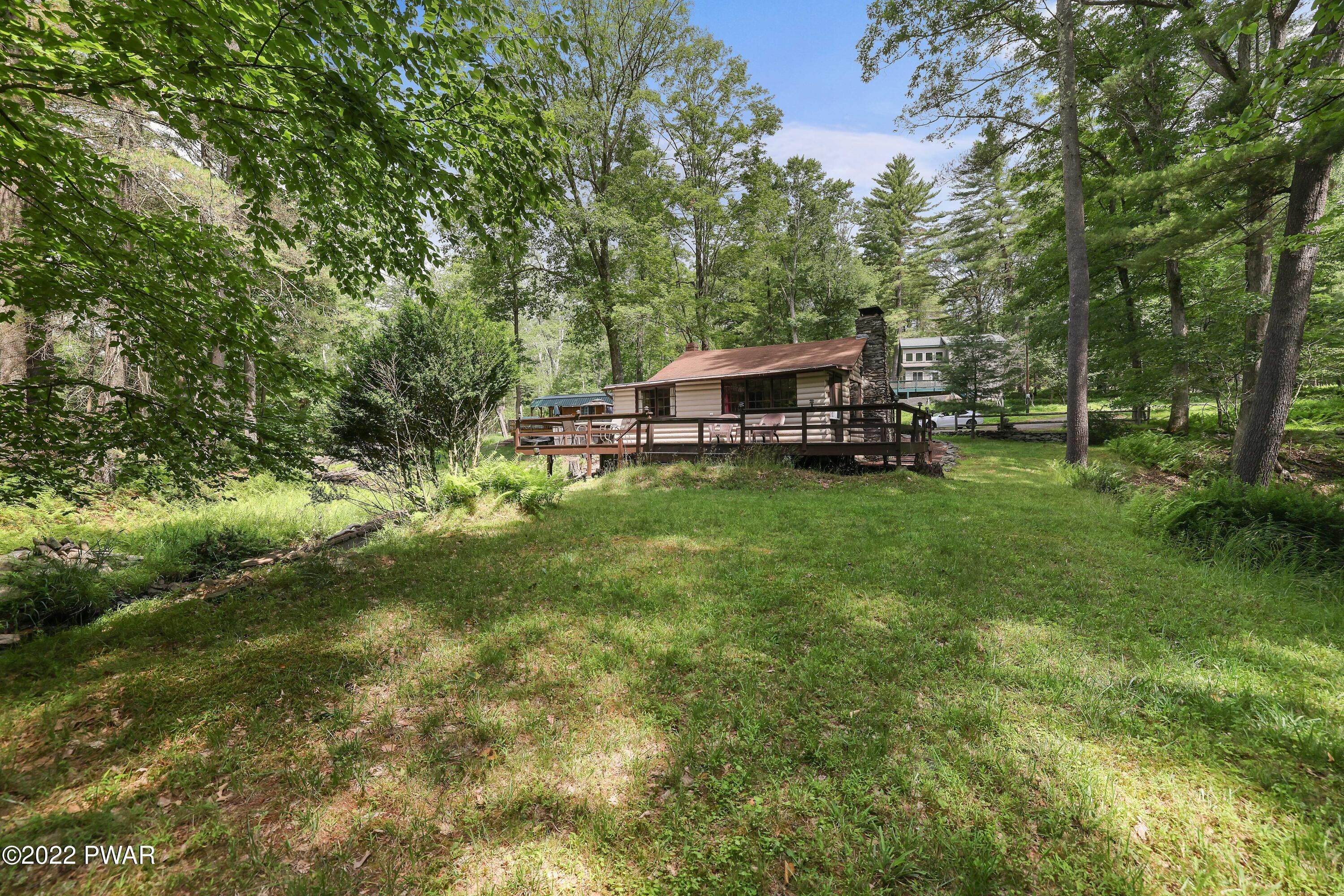 18. Single Family Homes for Sale at 104 Pineneedle Ct Lackawaxen, Pennsylvania 18435 United States