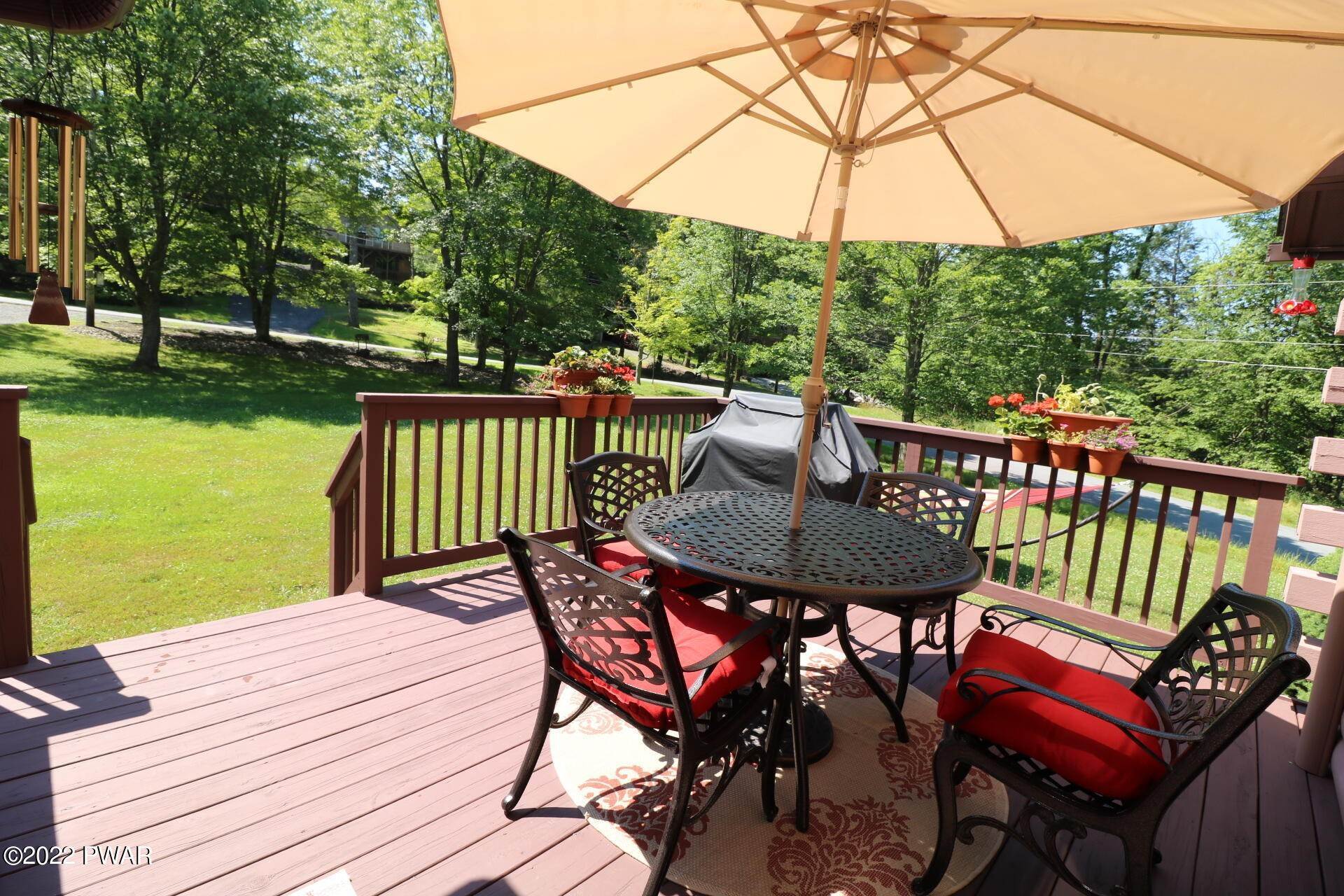 8. Single Family Homes for Sale at 8 Brentwood Ct Lake Ariel, Pennsylvania 18436 United States