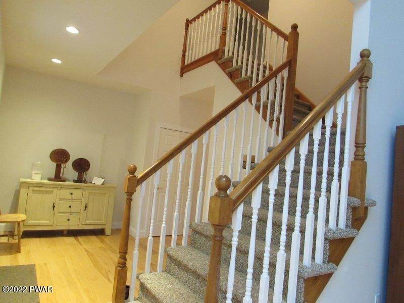 19. Single Family Homes for Sale at 137 Forest Dr Lords Valley, Pennsylvania 18428 United States